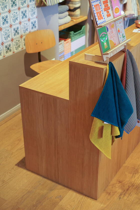 A custom desk by Liam Barwick
