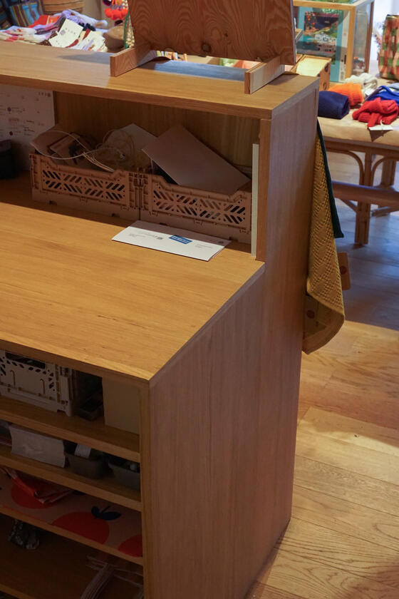 A custom desk by Liam Barwick