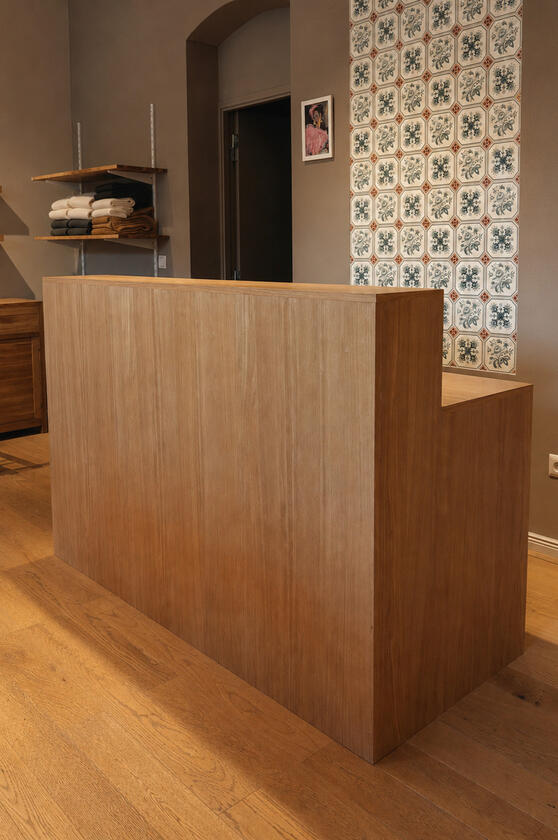 A custom desk by Liam Barwick
